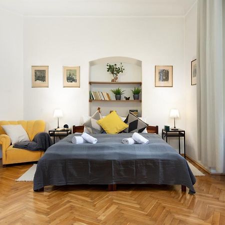 Classy Apartments Charles Bridge ปราก ภายนอก รูปภาพ