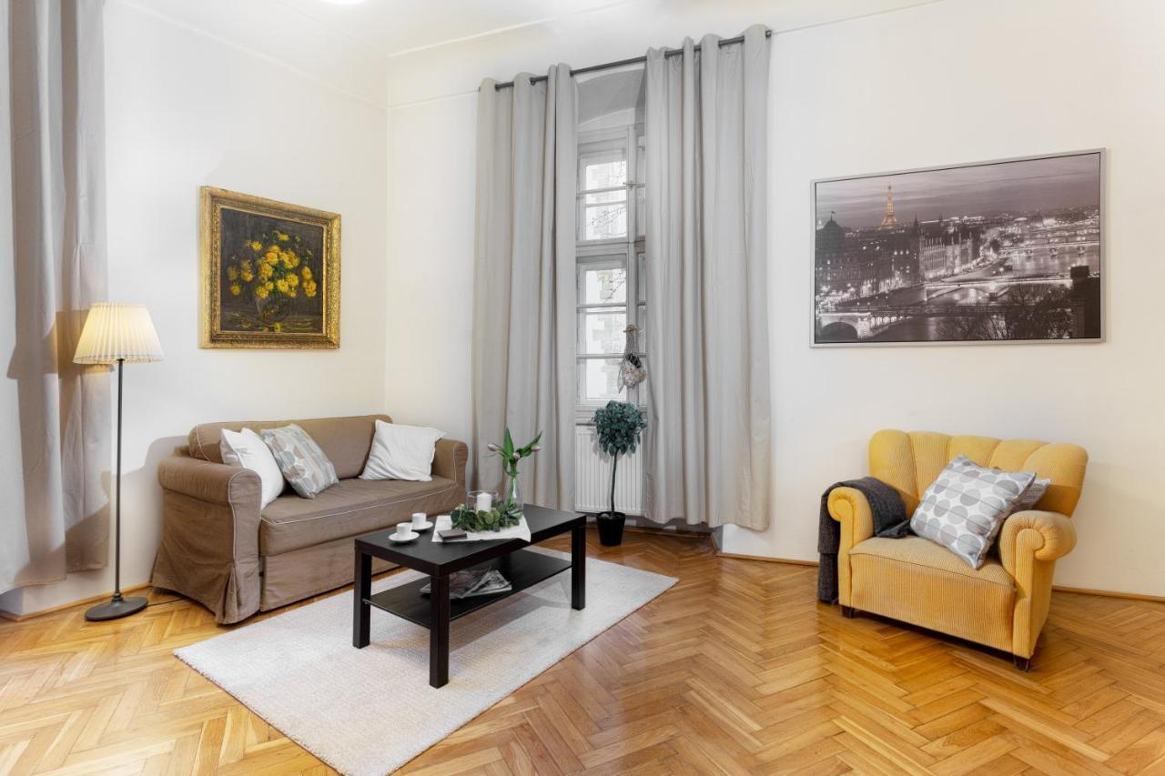 Classy Apartments Charles Bridge ปราก ภายนอก รูปภาพ