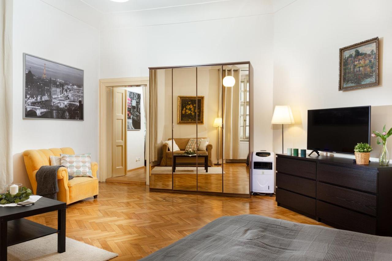 Classy Apartments Charles Bridge ปราก ภายนอก รูปภาพ